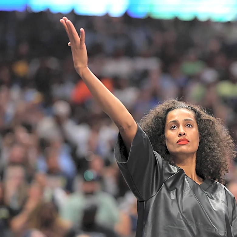 Op-Ed: Skylar Diggins shows how not to back down while preserving mind, body, and spirit