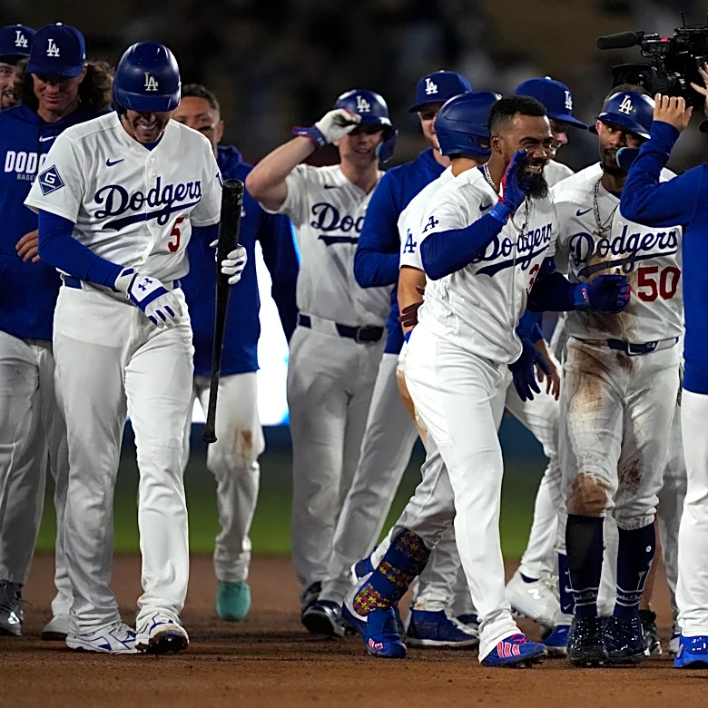 Teoscar Hernández’s walk-off double sends Cardinals flying away