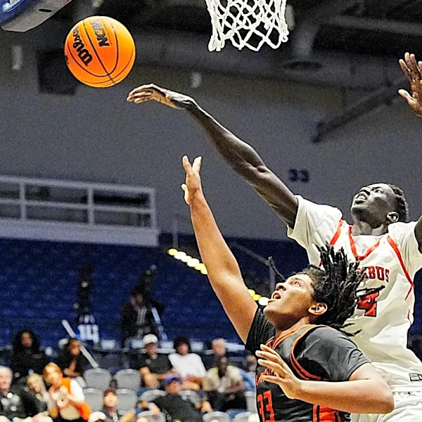 Kentucky Basketball offers 7-footer Akol Nyok