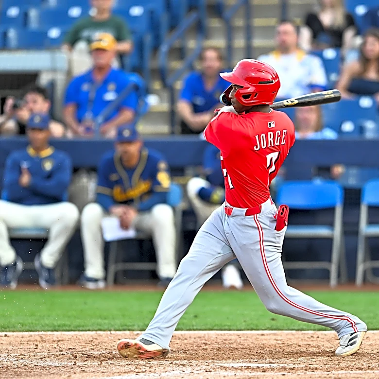 Cincinnati Reds promote Carlos Jorge from AAA Louisville