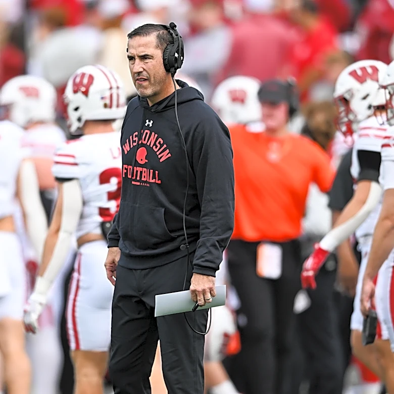 Wisconsin vs. Notre Dame: Picks, predictions, and odds