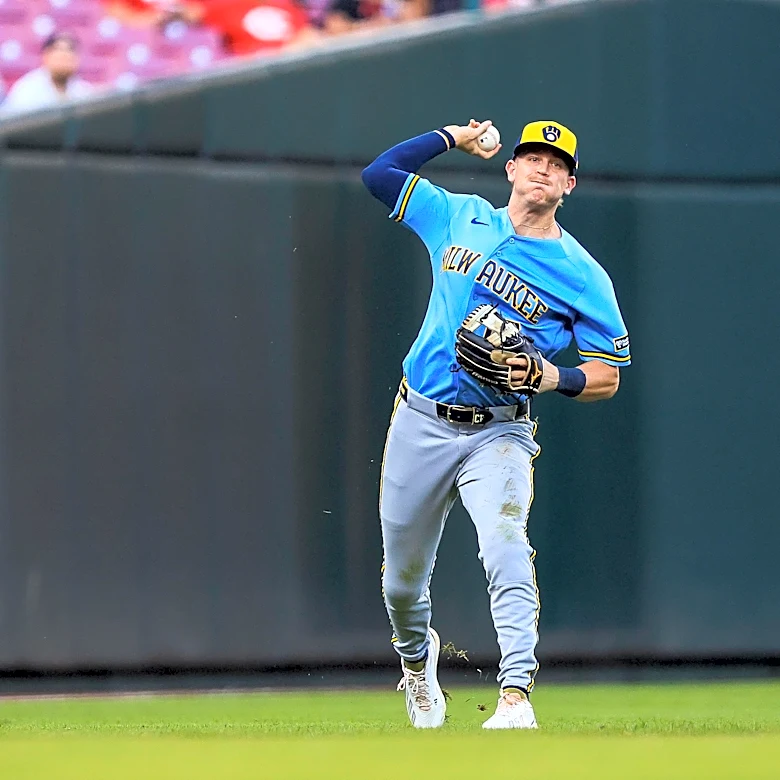 Brewers pick up 10-7 win over Reds in another wild game