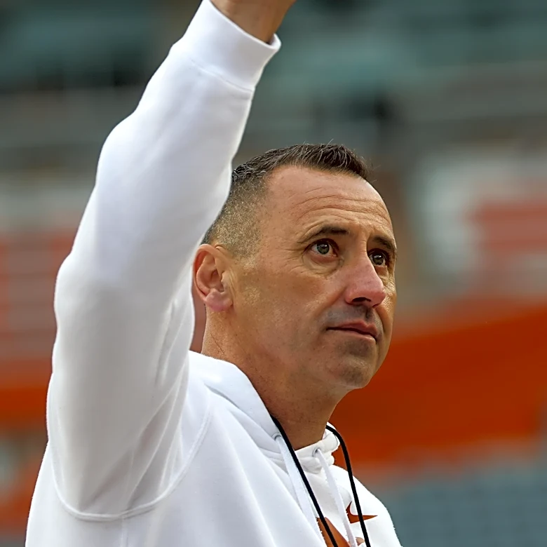 Longhorns Daily News: A brief tour of Texas’ new $80 million football training complex
