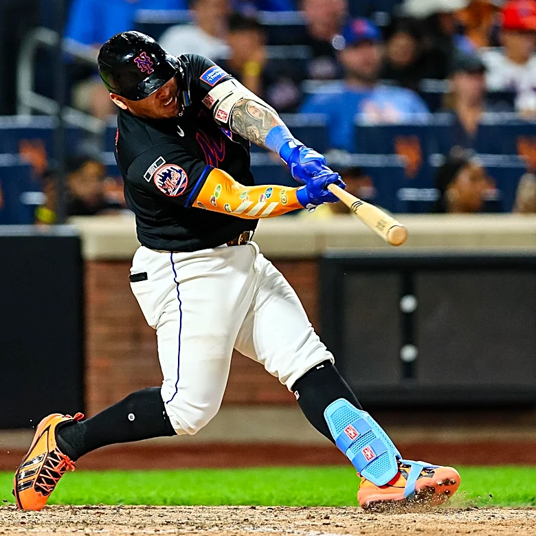 Mets Morning News: Six innings from McLean, five dingers from bats
