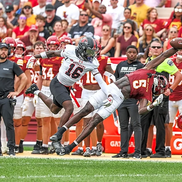 Cyclones clip Redhawks, 38-10