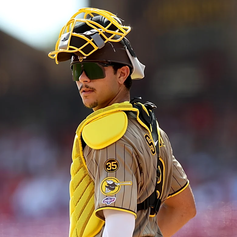 Padres back themselves into a corner