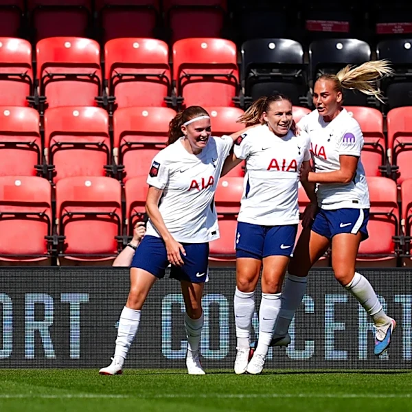 Tottenham Women 3-1 West Ham: Hanson brace powers Spurs to opening week win
