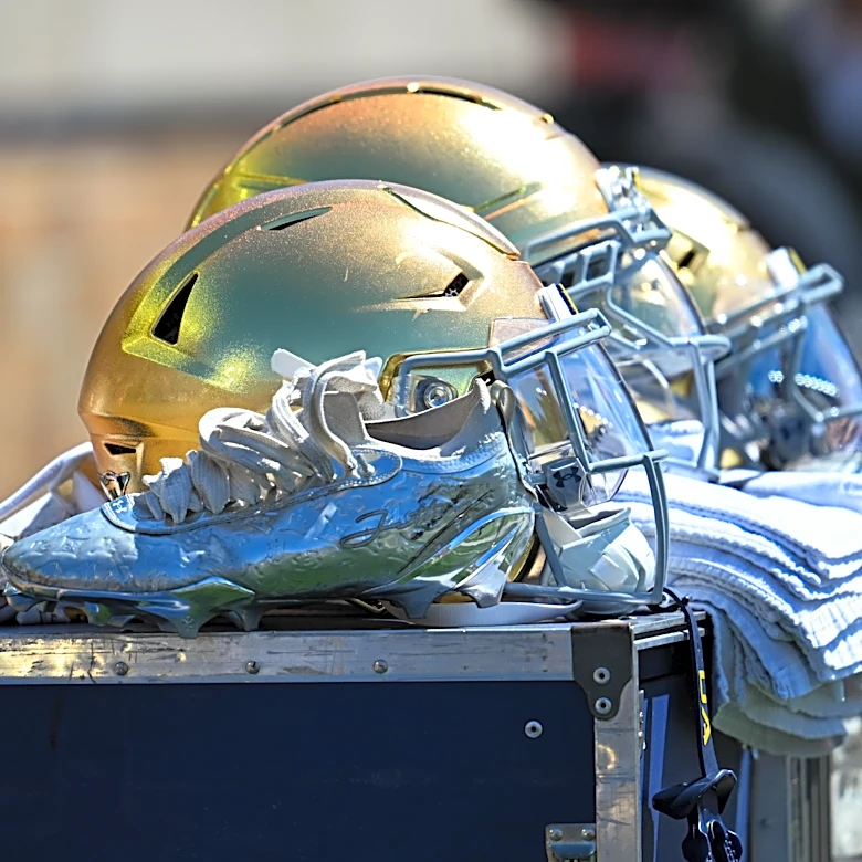 GAME THREAD: No. 4 Notre Dame Fighting Irish VS Wisconsin Badgers at Lambeau Field