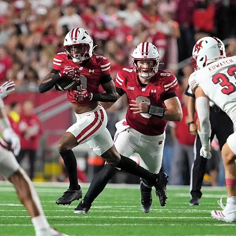 Wisconsin Badgers vs. No. 4 Notre Dame Fighting Irish Thread: Time for the Colton Joseph show