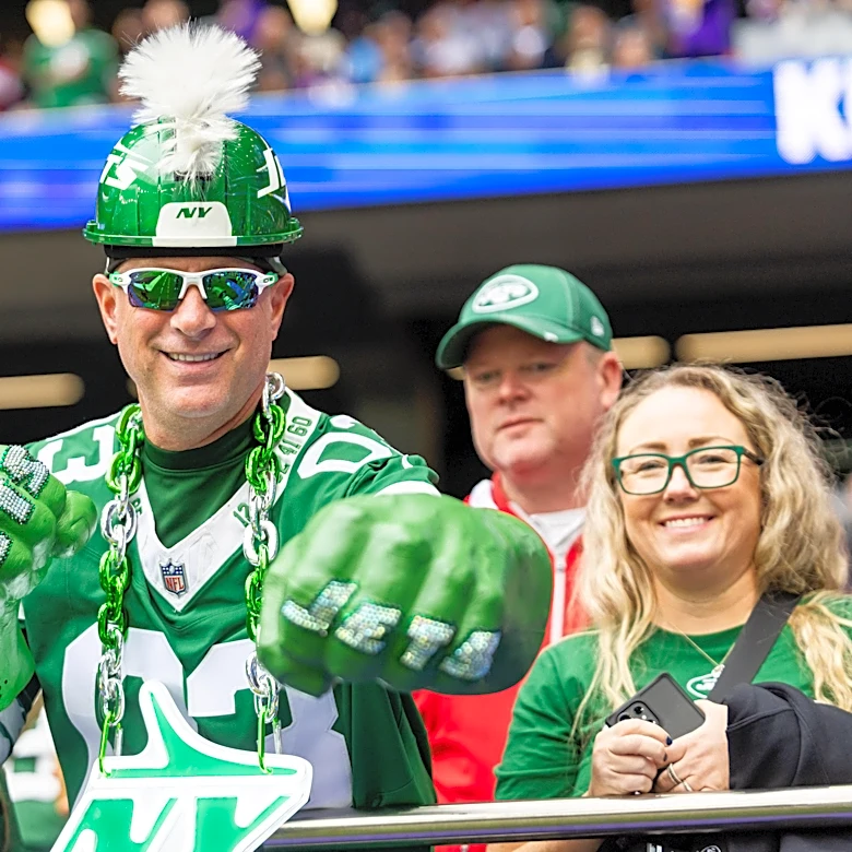 Join us in welcoming two new writers to Gang Green Nation
