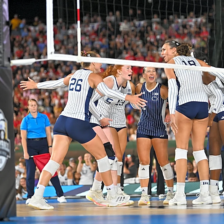 No. 3 Kentucky Volleyball dominates No. 13 Penn State in 3-1 win at Wrigley Field