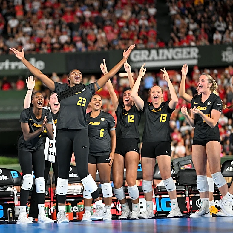 18 Points, 43,067 Fans: Mizzou’s Wrigley Showcase Ends Too Soon