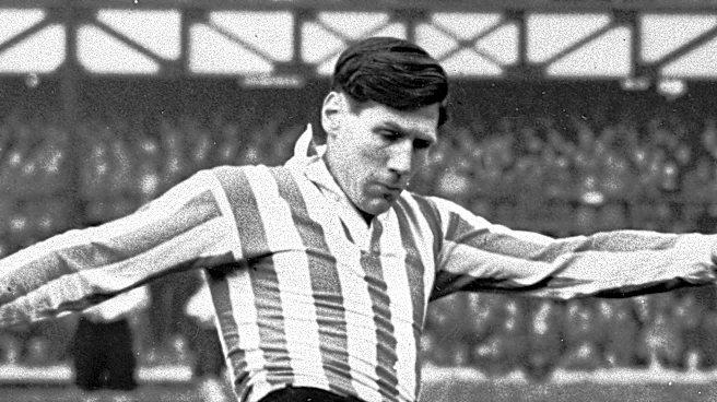 Inverted Wingers: Why Can’t Right-Footers Play on the Right?