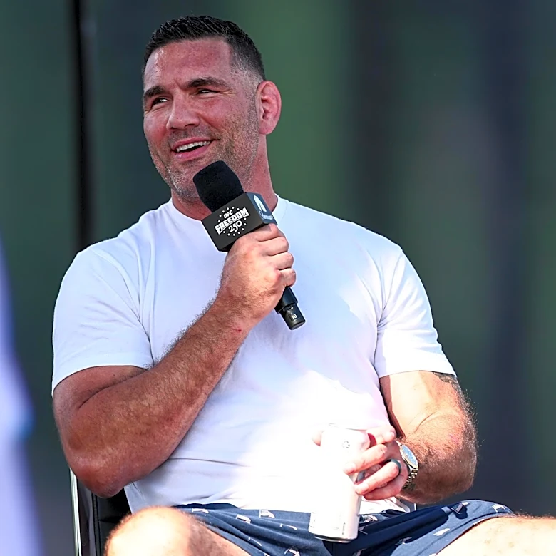Former UFC champion Chris Weidman set to make a color commentary debut