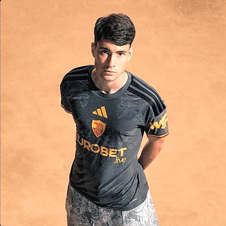 Roma Unveils New Third Kit