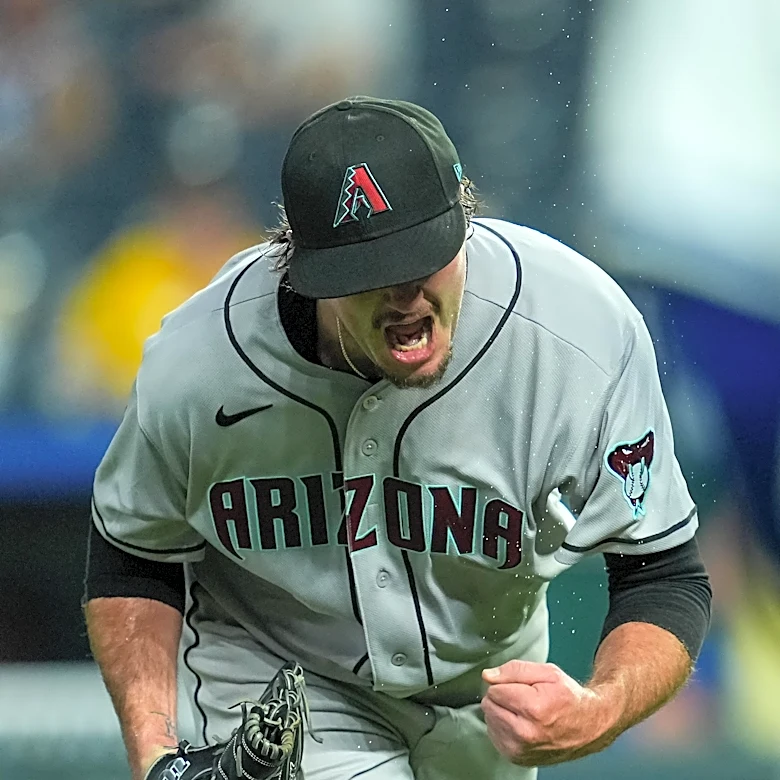 Guess Whose Back!? Dbacks 5, Royals 3. F/11