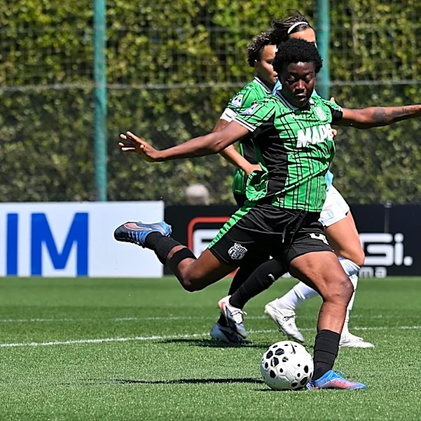 Cameroonian international Naomi Eto signs with Denver Summit FC