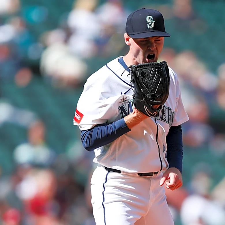 Kade Anderson earns first win in Mariners 3-2 win over Rangers