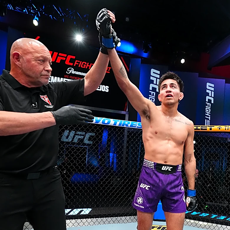 Noche UFC 4 best betting props, parlays and picks | Silva vs. Delgado