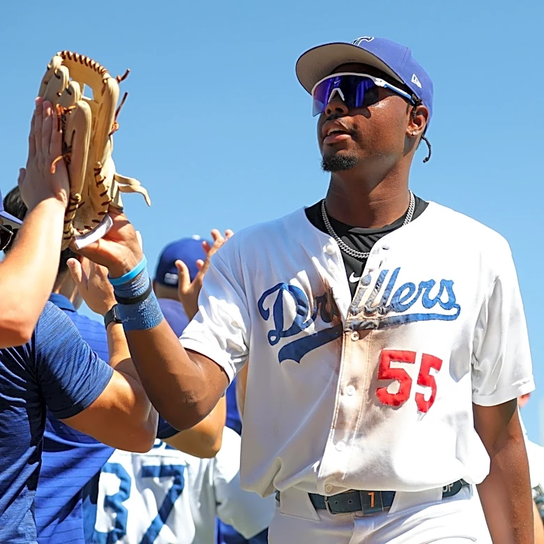 Dodgers to call up top prospect Josue De Paula, per reports