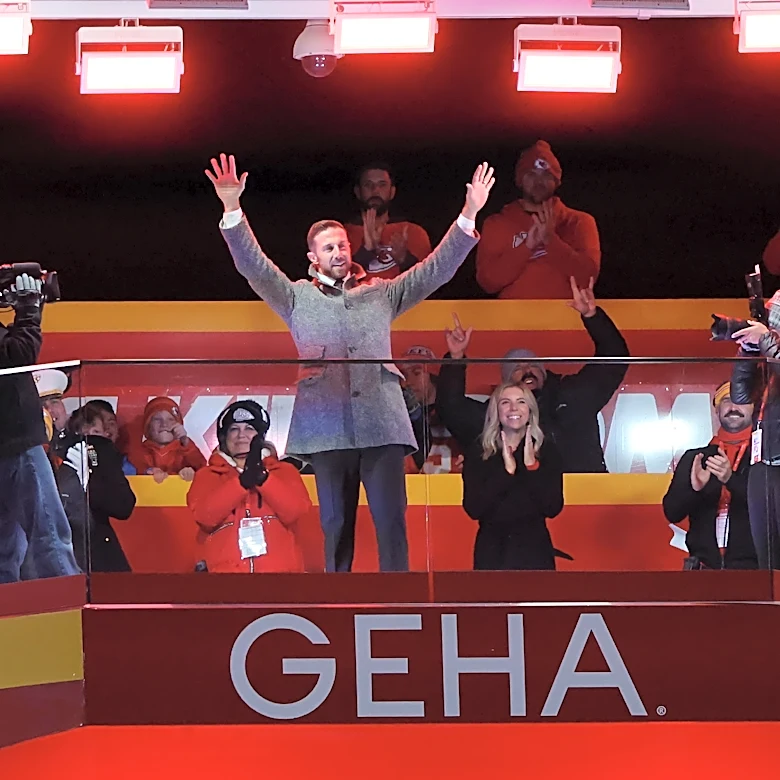 Chiefs News: Alex Smith named Drum Honoree for Monday night