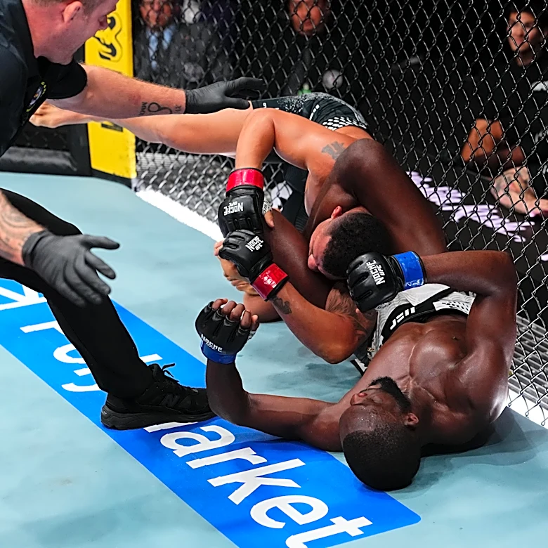 Highlights! Tommy Gantt suffocates Drakkar Klose with late reverse triangle choke | Noche UFC 4