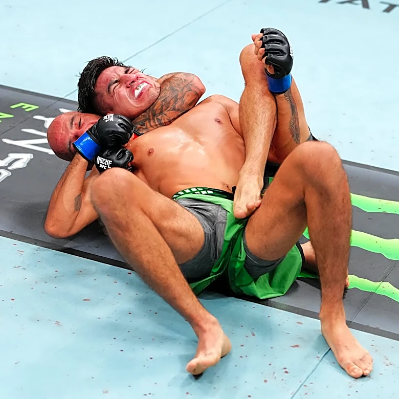 Jean Silva taps out Jose Miguel Delgado with one-armed submission to cap off Noche UFC main event