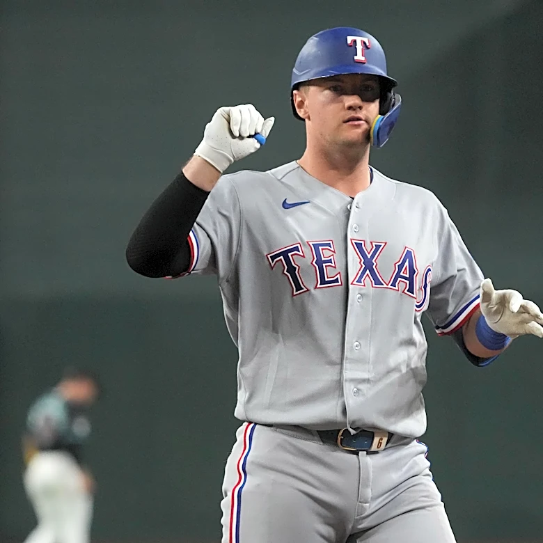 73-76 – Returning Rangers lead the way in 6-2 win over D-Backs