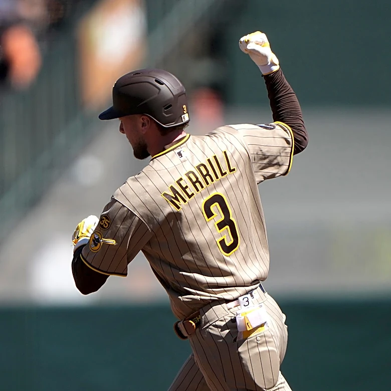 Despite some scary finishes, Padres go for sweep in series finale