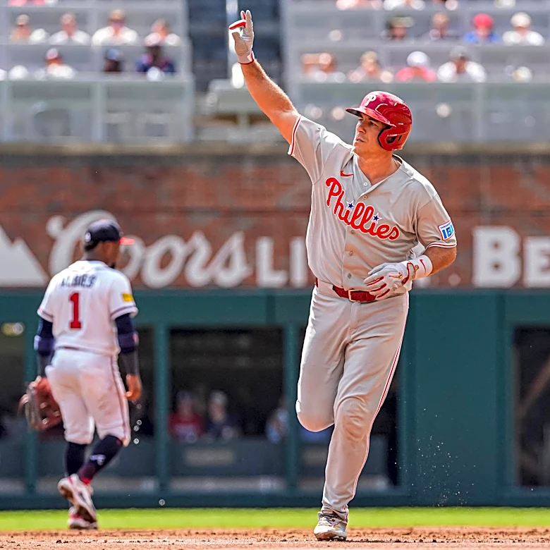 Squandered opportunities and late implosion sink Braves sweep chances as Phillies salvage series finale, 9-4