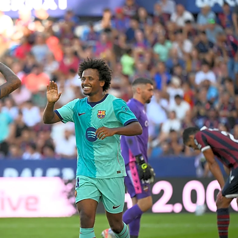 Karim Adeyemi talks backflips and goal targets after scoring for Barcelona against Levante