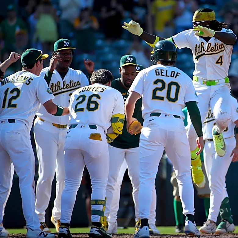 M’s play like A’s, get walked off 8-7