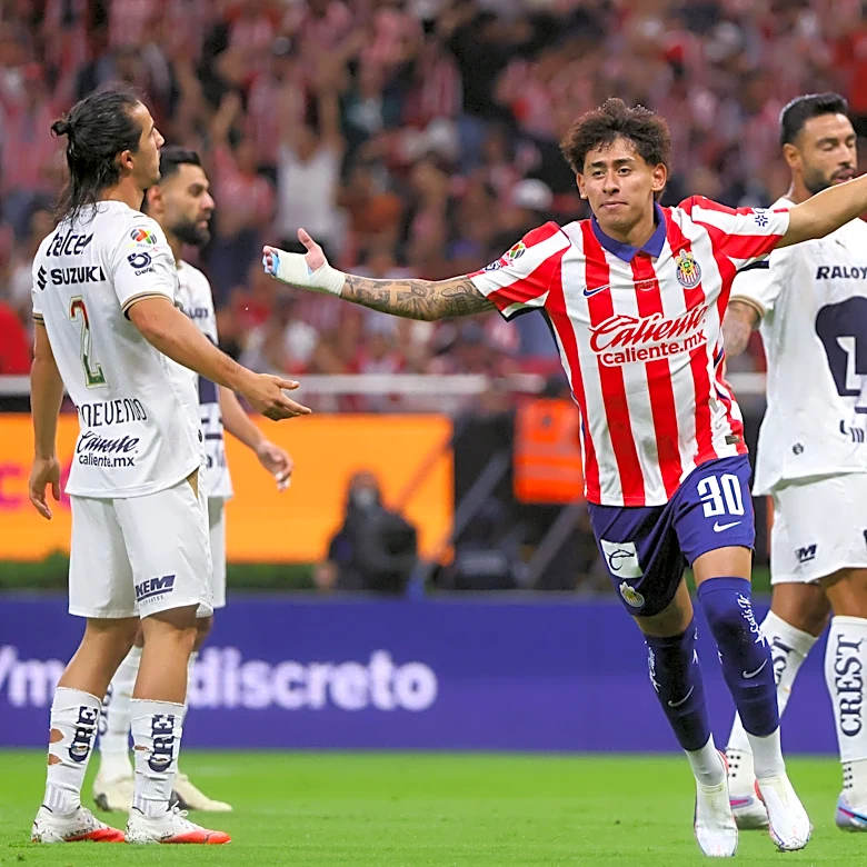 Chivas climb to the top of Liga MX after defeating Pumas