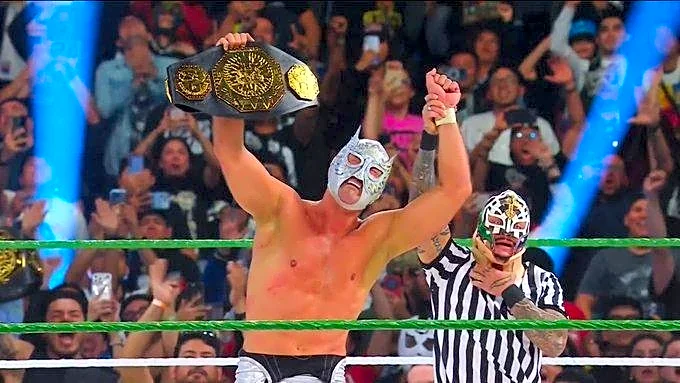 El Grande Americano overcomes Liv Morgan to win AAA Mega Championship at Triplemania 34