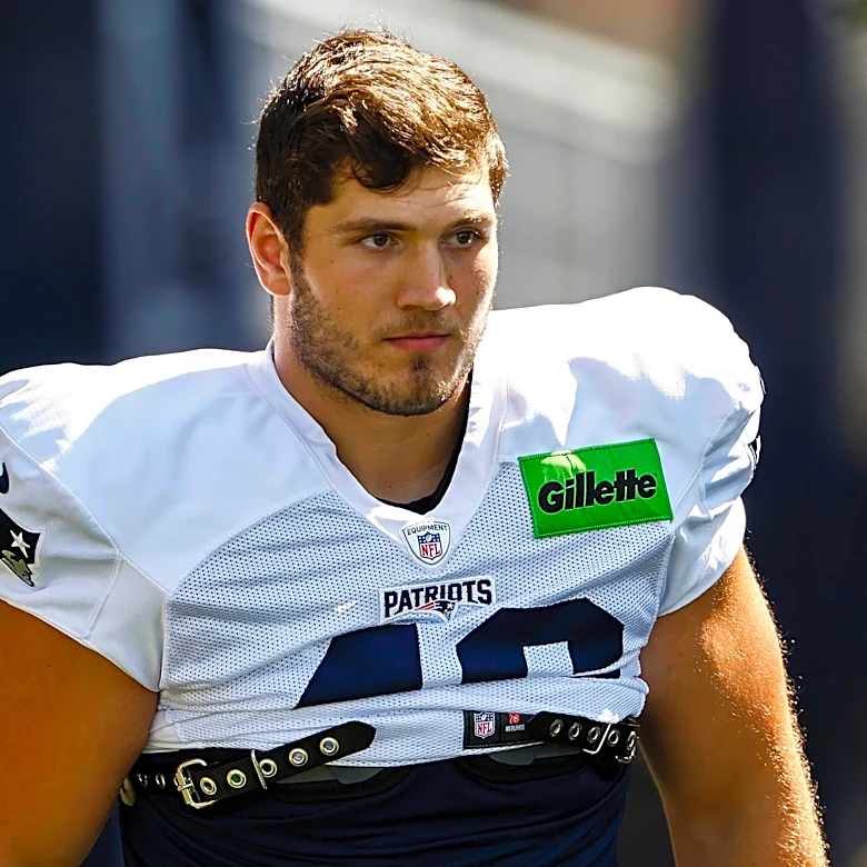 Buffalo Bills sign former Patriots fullback, release offensive lineman