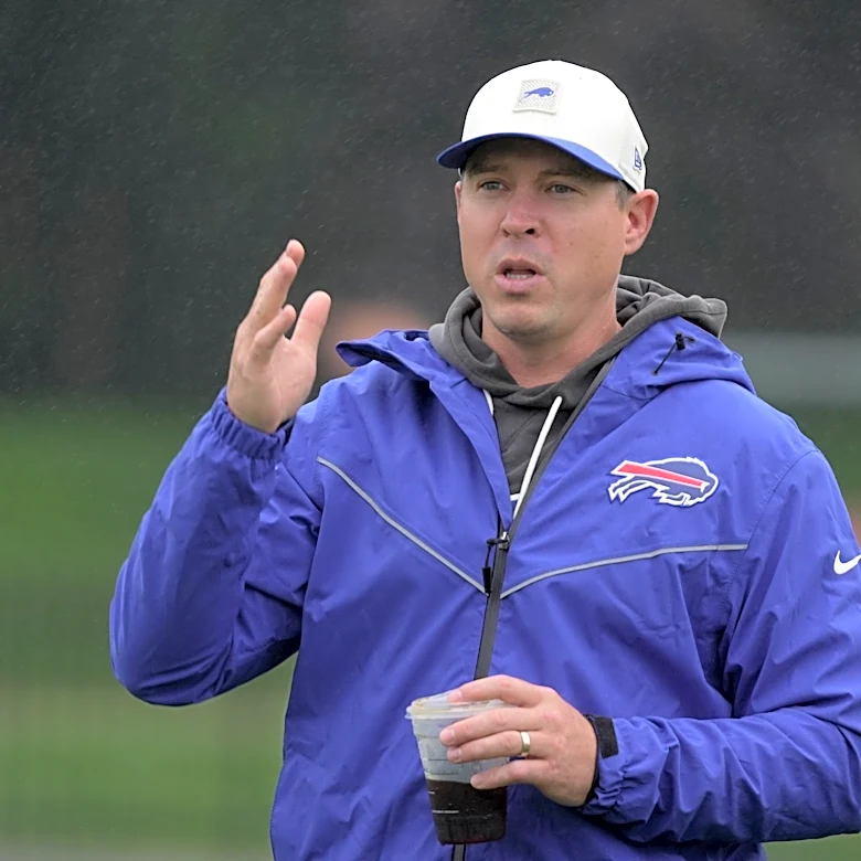 Bills DC Jim Leonhard excited, understands defense “not up to standards” yet