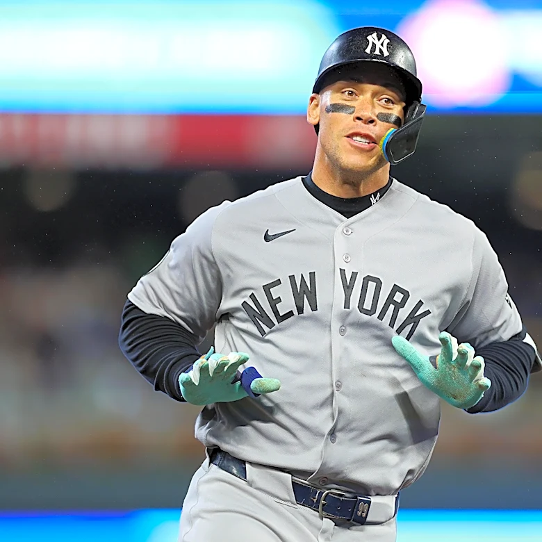 Yankees clinch playoff berth, beat Twins