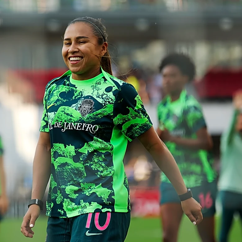 Colombian international midfielder Leicy Santos signs one-year extension with Washington Spirit