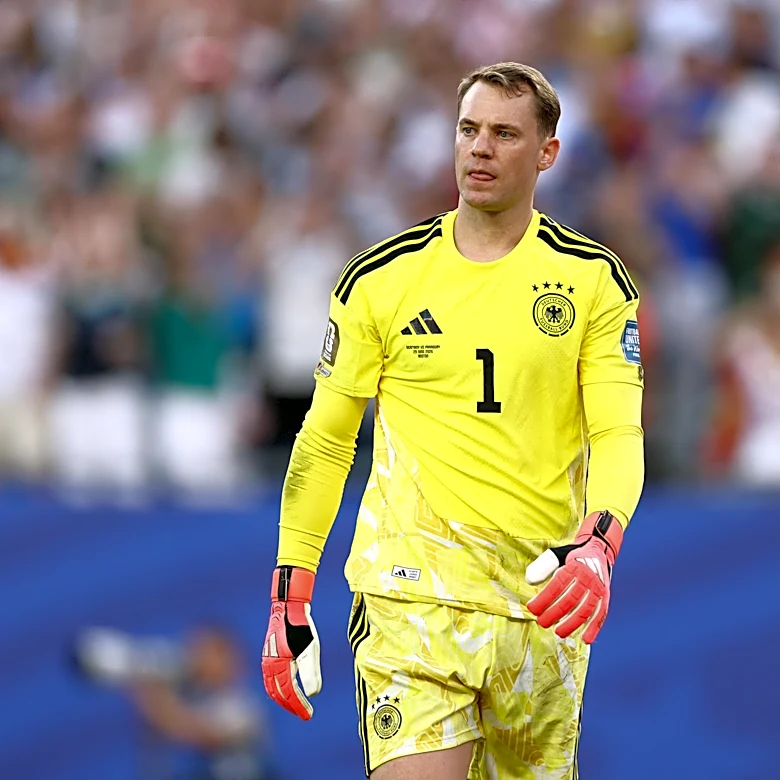 Should Manuel Neuer return to the German national football team?