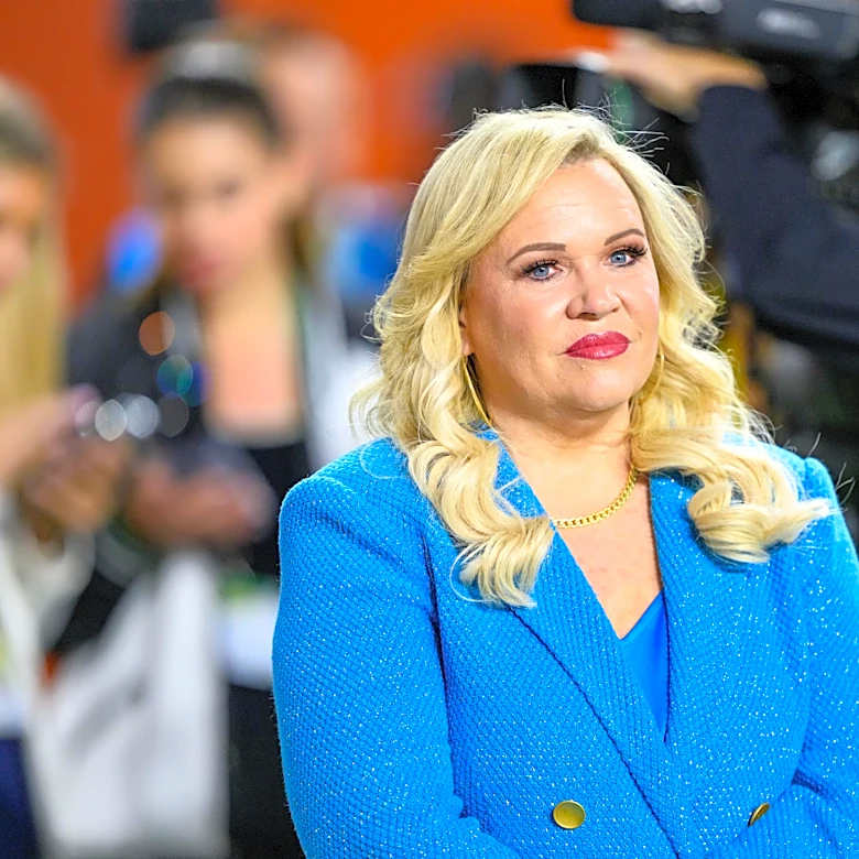 Texas QB Arch Manning releases statement apologizing to Holly Rowe