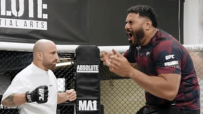Video: UFC star Alexander Volkanovski punishes gigantic NFL player