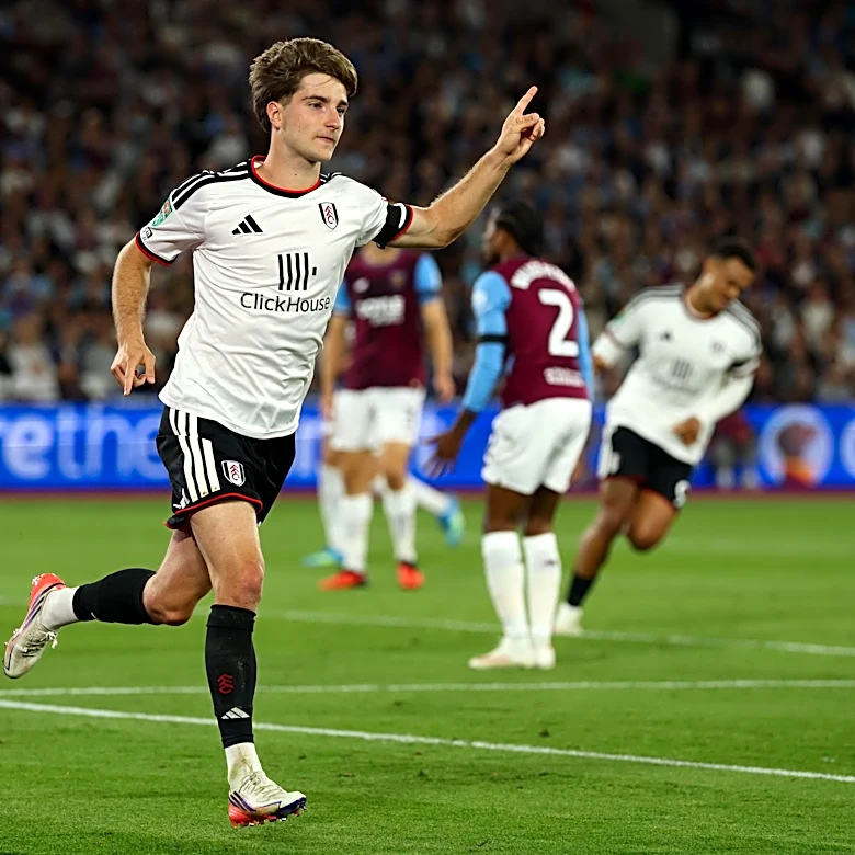 Tracker: Cesar Palacios Levitates Vs West Ham United