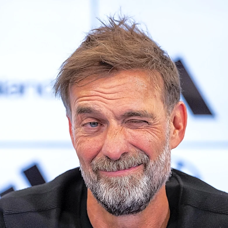 Jürgen Klopp jokes with Bayern Munich’s Vincent Kompany over using Nathaniel Brown as a No. 10