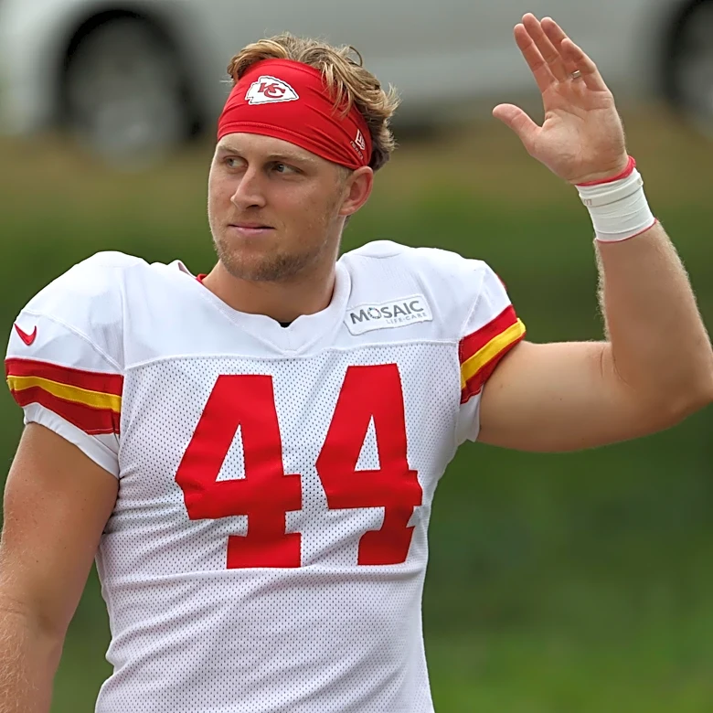 Chiefs make 4 roster moves on Wednesday