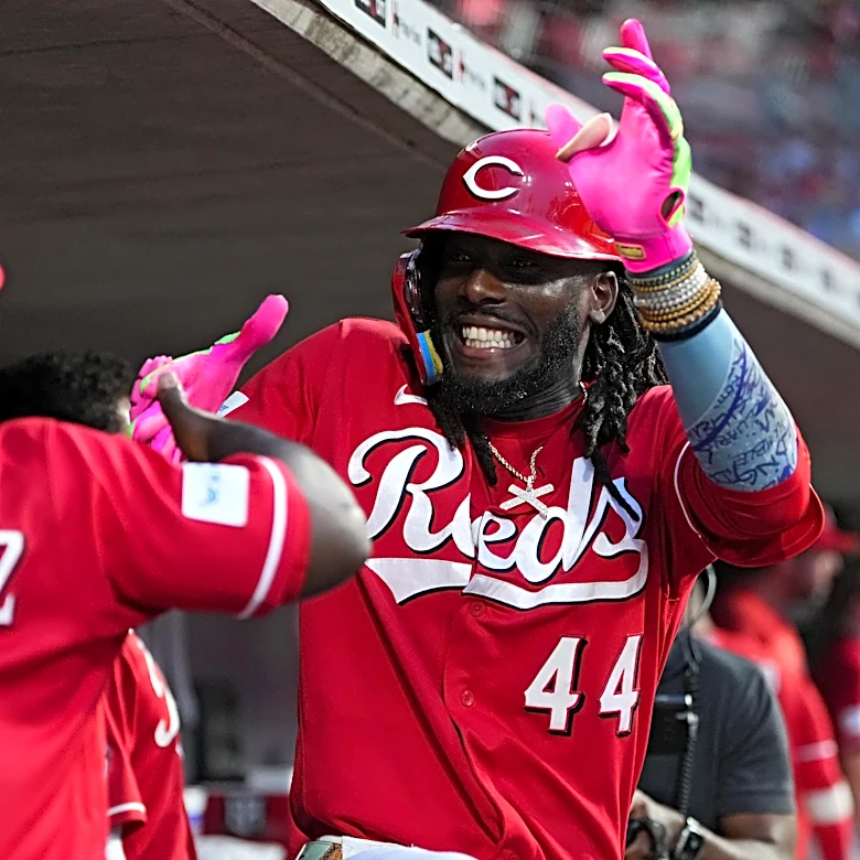 Reds stop Dodgers in their tracks in 6-2 defeat