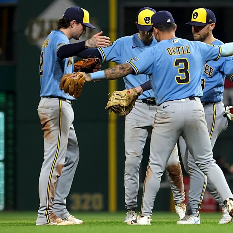 Brewers pick up comeback victory a day after clinching