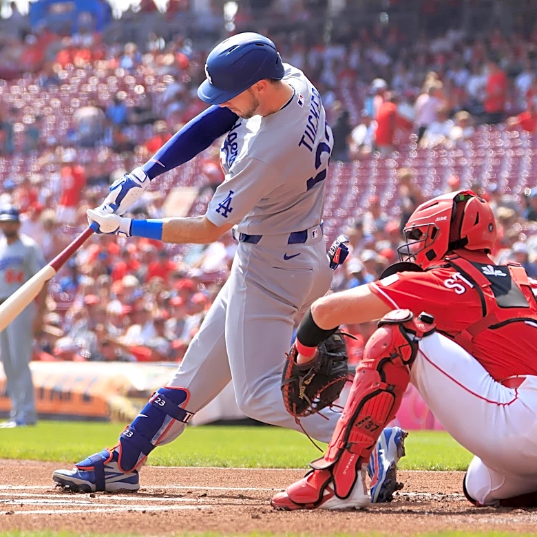 The fat lady was an early Singer; Dodgers clinch the West