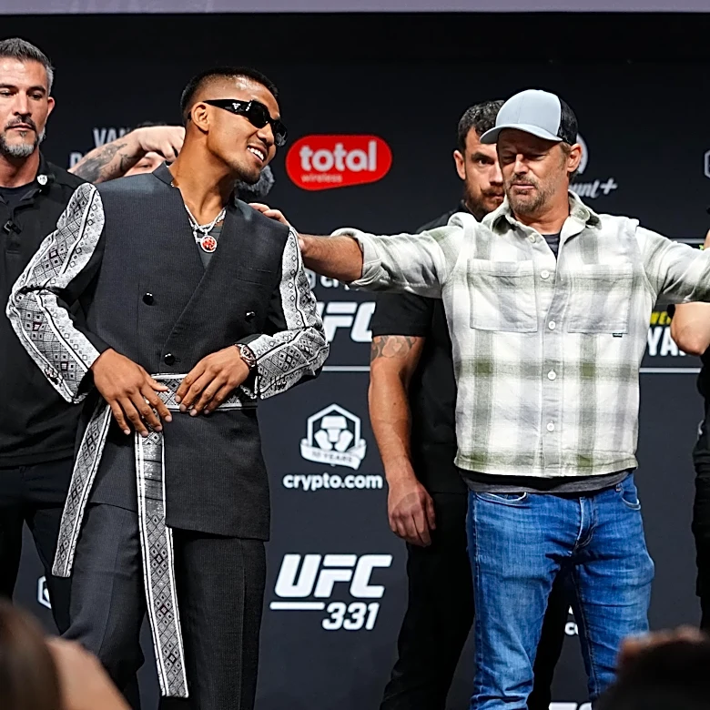 Joshua Van all smiles during tense faceoff with Alexandre Pantoja ahead of UFC 331