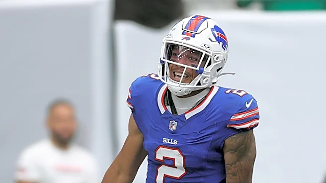 DJ Moore injury: Bills WR heads to locker room after hurting shoulder