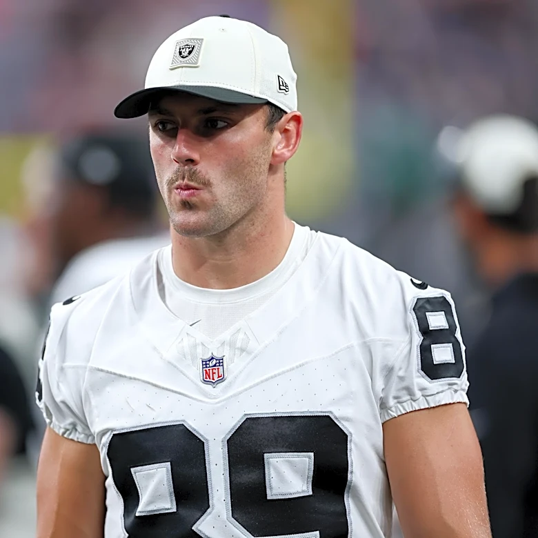Raiders’ tight end Brock Bowers is practicing
